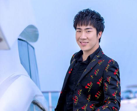 WE老板Zax给骚男送礼物，骚男：八强赛广州等你！